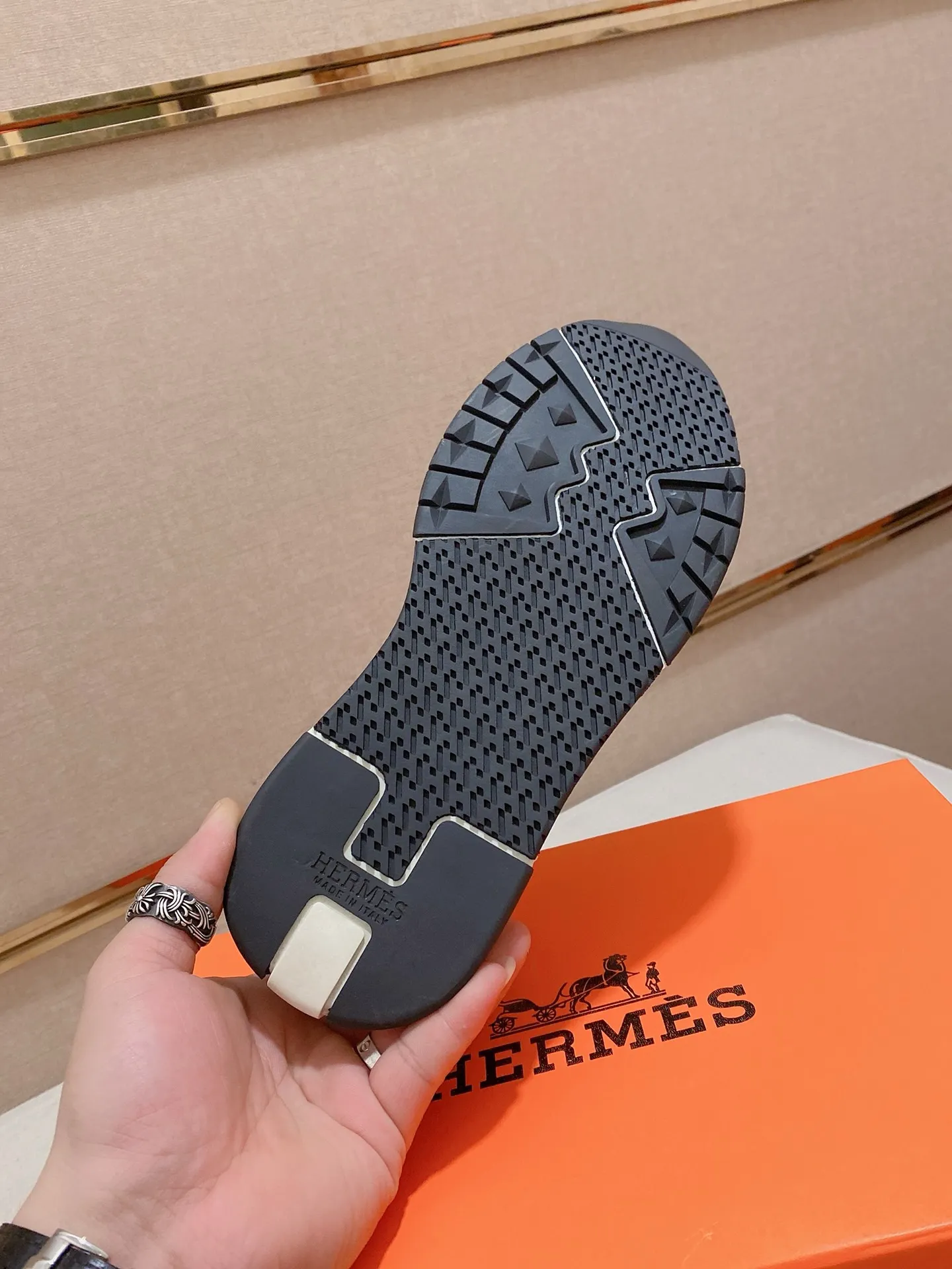 Ex-factory price: 500💰《HERMES》【Classic original single version】Hermès; top 🔝purchasing agent🔍🔍men's latest 🇺🇸sold simultaneously, original imported from Italy ▲▲first-layer cowhide ▲▲ (high-end, nobility and class) ) Exquisite workmanship (Italian 🇮🇹 imported water-dyed 🐂 cowhide lining) sole: original sole provided by the original factory, ⚠️exclusive double-layer activity·TPR·rubber·combined molded outsole; super comfortable·wear-resistant·non-slip·environmental protection The real thing is more beautiful when photographed in kind (high quality, following orders), you can come in and out at will * Number of yards: 38·39·40·41·42·43·44# (can be customized 45.)